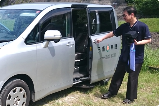 訪問診療車の写真