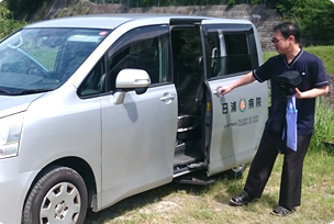 訪問診療車の写真
